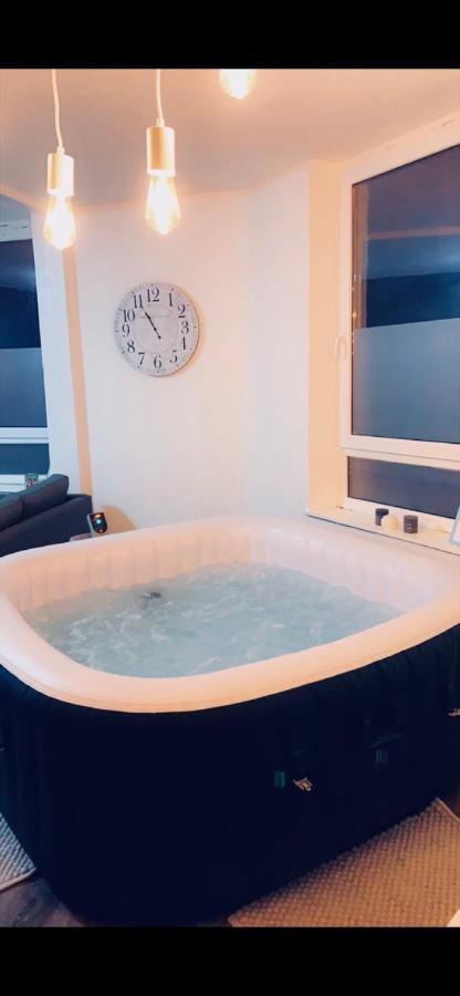 Appartement Cosy Et Chaleureux Avec Jacuzzi 세랭 외부 사진